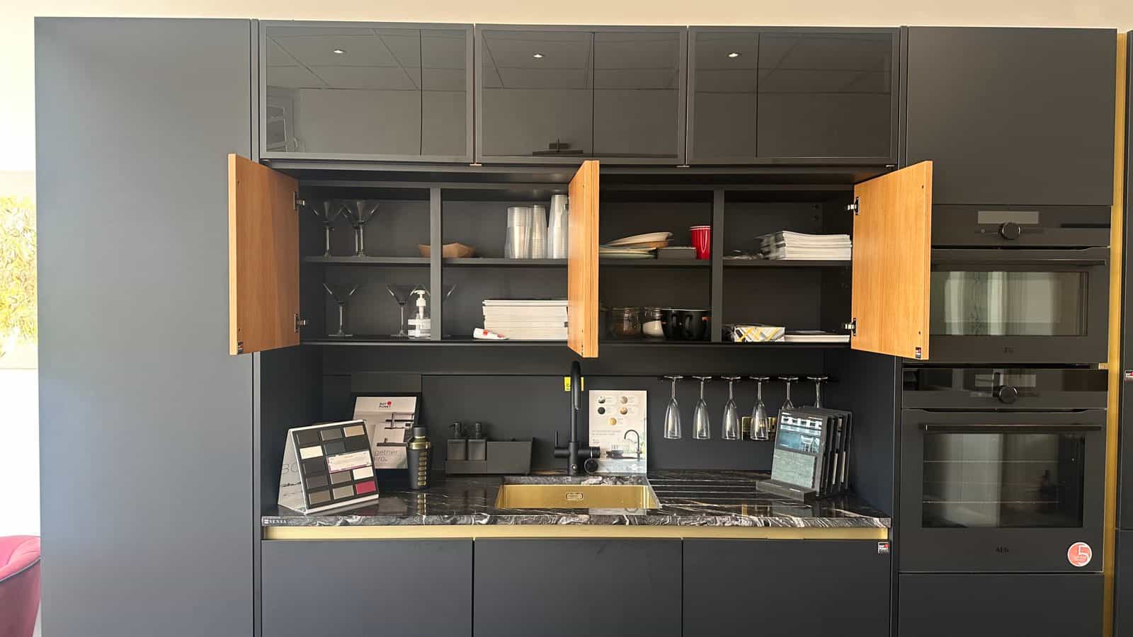Rotpunkt Matt Black Handleless Kitchen thumbnail 4